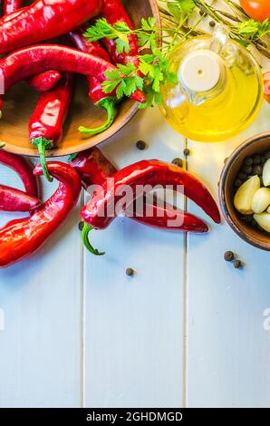 verdure fresche per la cottura di salsa e adzhika Foto Stock