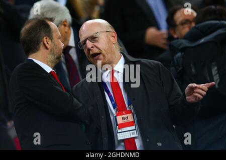 Il co-proprietario del Manchester United Avram Glazer parla con il direttore del club ed Woodward in vista della partita della UEFA Champions League a Camp Nou, Barcellona. Data foto: 16 aprile 2019. Il credito dovrebbe essere: Craig Mercer/Sportimage via PA Images Foto Stock