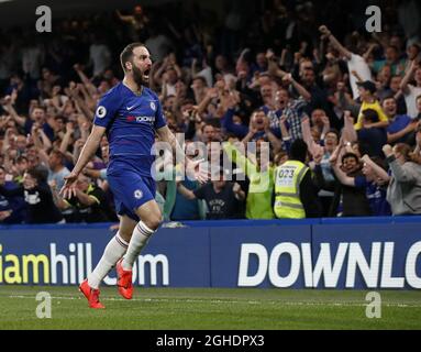 Gonzalo Higuain di Chelsea celebra il suo secondo gol durante la partita della Premier League a Stamford Bridge, Londra. Data foto: 22 aprile 2019. Il credito dovrebbe essere: David Klein/Sportimage via PA Images Foto Stock