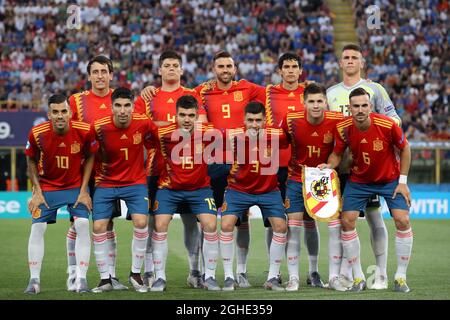 La squadra spagnola si allinea per una foto di squadra prima del calcio d'inizio, di ritorno ( da L a R ); Mikel Oyarzabal, Jorge Mere, Borja Mayoral, Jesus Vallejo e Unai Simon, prima fila ( da L a R ); Dani Ceballos, Carlos Soler, Martin Aguirregabriia Padilla, Aaron Caricol, Igor Zubeldia e Fabian Ruiz durante la partita UEFA Under-21 Championship 2019 a Renato Dall'Ara, Bologna. Data foto: 16 giugno 2019. Il credito d'immagine dovrebbe essere: Jonathan Moscrop/Sportimage via PA Images Foto Stock