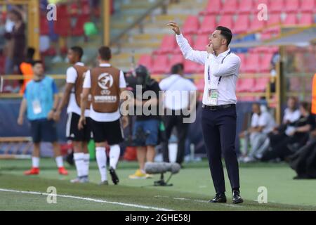 Matei Mirel Radoi manager della Romania urla direzione ai suoi giocatori durante la partita UEFA Under-21 Championship a Renato Dall'Ara, Bologna. Data foto: 27 giugno 2019. Il credito d'immagine dovrebbe essere: Jonathan Moscrop/Sportimage via PA Images Foto Stock