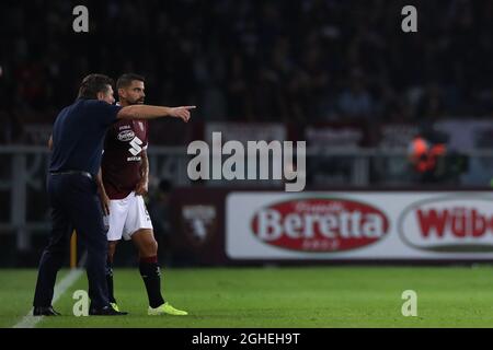 Walter Mazzarri Manager del Torino FC parla con Tomas Rincon del Torino FC durante la Serie A allo Stadio Grande Torino. Data foto: 16 settembre 2019. Il credito d'immagine dovrebbe essere: Jonathan Moscrop/Sportimage via PA Images Foto Stock