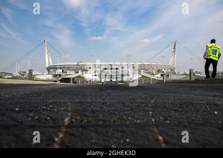 Una visione generale esterna dello stadio prima della Serie A allo Stadio Allianz di Torino. Data foto: 21 settembre 2019. Il credito d'immagine dovrebbe essere: Jonathan Moscrop/Sportimage via PA Images Foto Stock
