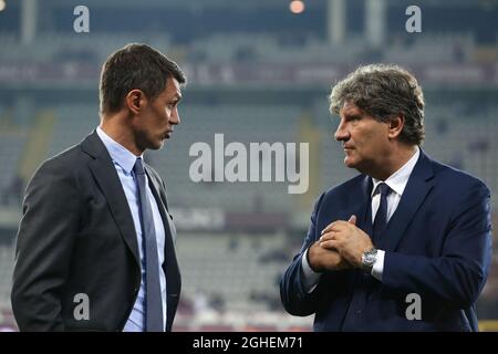 L'ex difensore dell'AC Milano e dell'Italia Paolo Maldini parla con Antonio Comi Direttore Generale del Torino FC durante la partita della Serie A allo Stadio Grande Torino. Data foto: 26 settembre 2019. Il credito d'immagine dovrebbe essere: Jonathan Moscrop/Sportimage via PA Images Foto Stock