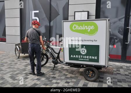 Copenaghen, Danimarca.,06 Settembre 2021 /consegna bici a catena a tre ruote nella capitale danese Copenhagen. (Foto..Francis Joseph Dean/Dean Pictures) Foto Stock