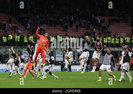 I giocatori della Juventus festeggiano la vittoria del 2-1 dopo il fischio finale della Serie A a a Giuseppe Meazza, Milano. Data foto: 6 ottobre 2019. Il credito d'immagine dovrebbe essere: Jonathan Moscrop/Sportimage via PA Images Foto Stock