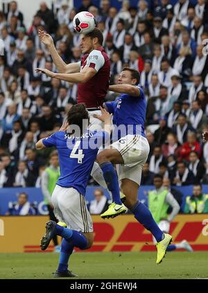 Chris Wood di Burnley segna contro Leicester City durante la partita della Premier League al King Power Stadium di Leicester. Data foto: 19 ottobre 2019. Il credito dovrebbe essere: Darren Staples/Sportimage via PA Images Foto Stock