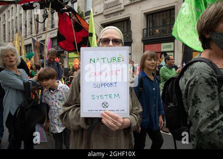 LONDRA, INGHILTERRA - Settembre 04 2021, la ribellione di estinzione, marcia per la natura Foto Stock