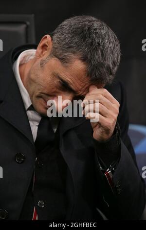 Ernesto Valverde Capo allenatore del FC Barcelona durante la partita UEFA Champions League a Giuseppe Meazza, Milano. Data foto: 10 dicembre 2019. Il credito d'immagine dovrebbe essere: Jonathan Moscrop/Sportimage via PA Images Foto Stock