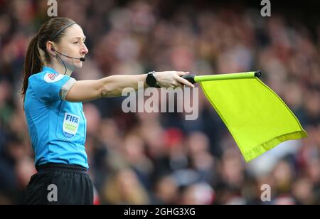 Assistente Referee, Sian Massey-Ellis governa l'obiettivo di ArsenalÕs Alexandre Lacazette prima che la decisione venga ribaltata dal VAR durante la partita della Premier League all'Emirates Stadium di Londra. Data foto: 7 marzo 2020. Il credito dovrebbe essere: Paul Terry/Sportimage via PA Images Foto Stock