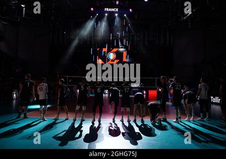 Tallinn, Estonia. 06 settembre 2021. Pallavolo: Campionato europeo, uomini, Preliminary Round, Germania - Francia: La squadra tedesca è sul campo prima della partita. Credit: Roman Koksarov/dpa/Alamy Live News Foto Stock