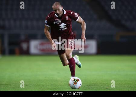 Il difensore italiano del Torino FC Lorenzo De Silvestri corre dopo la palla durante la Serie A allo Stadio Grande Torino. Data foto: 8 luglio 2020. Il credito d'immagine dovrebbe essere: Jonathan Moscrop/Sportimage via PA Images Foto Stock