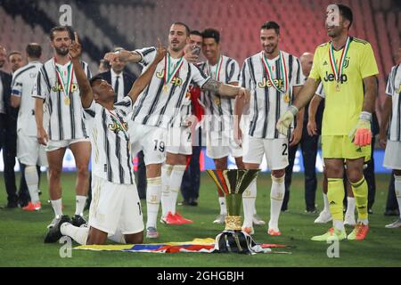 Bandiera della Juventus Football Club su un palo Foto stock - Alamy