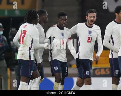 Eddie Nketiah d'Inghilterra (c) celebra il secondo gol e diventa il miglior marcatore U21 d'Inghilterra durante la partita di qualificazione UEFA euro U21 a Molineux, Wolverhampton. Data foto: 13 ottobre 2020. Il credito dovrebbe essere: Andrew Yates/Sportimage via PA Images Foto Stock