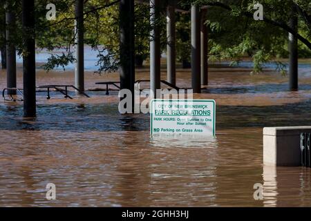 Parco sommerso segno e parco in seguito alla tempesta tropicale Ida. Foto Stock