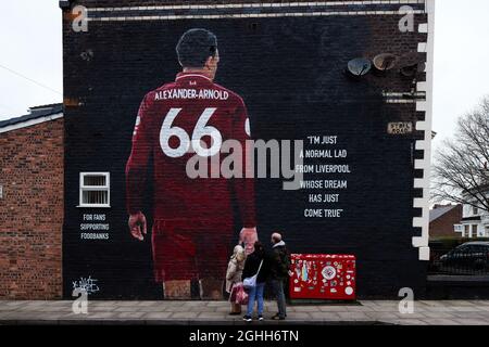 LiverpoolÕs Trent Alexander Arnold dipinse sul lato degli edifici e delle mura a Liverpool. Sport Related Street Art ricordando i loro eroi, Picture date 16 dicembre 2020. Il credito dovrebbe essere: John Clifton/Sportimage via PA Images Foto Stock