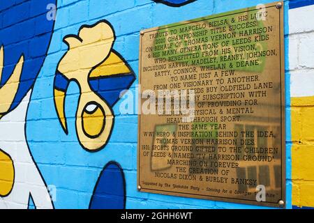 Leeds UnitedÕs Marcelo Bielsa dipinta sul lato degli edifici e delle pareti. Sport Related Street Art ricordando i loro eroi, Picture date 16 dicembre 2020. Il credito dovrebbe essere: John Clifton/Sportimage via PA Images Foto Stock