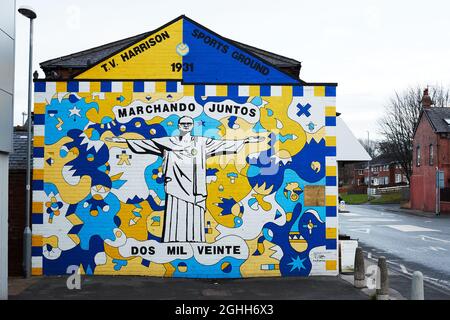 Leeds UnitedÕs Marcelo Bielsa dipinta sul lato degli edifici e delle pareti. Sport Related Street Art ricordando i loro eroi, Picture date 16 dicembre 2020. Il credito dovrebbe essere: John Clifton/Sportimage via PA Images Foto Stock