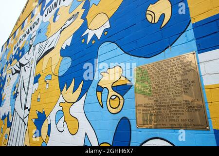 Leeds UnitedÕs Marcelo Bielsa dipinta sul lato degli edifici e delle pareti. Sport Related Street Art ricordando i loro eroi, Picture date 16 dicembre 2020. Il credito dovrebbe essere: John Clifton/Sportimage via PA Images Foto Stock