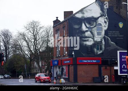 Leeds UnitedÕs Marcelo Bielsa dipinta sul lato degli edifici e delle pareti. Sport Related Street Art ricordando i loro eroi, Picture date 16 dicembre 2020. Il credito dovrebbe essere: John Clifton/Sportimage via PA Images Foto Stock