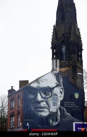 Leeds UnitedÕs Marcelo Bielsa dipinta sul lato degli edifici e delle pareti. Sport Related Street Art ricordando i loro eroi, Picture date 16 dicembre 2020. Il credito dovrebbe essere: John Clifton/Sportimage via PA Images Foto Stock