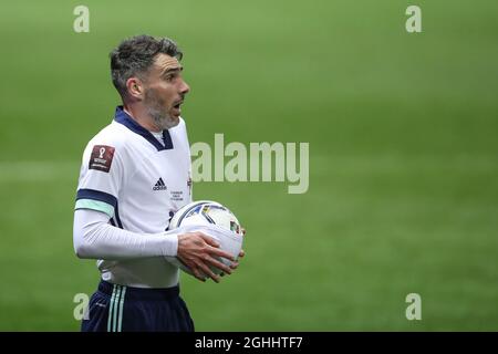 Michael Smith dell'Irlanda del Nord si prepara a lanciarsi nella partita di qualificazione della Coppa del mondo FIFA allo Stadio Ennio Tardini di Parma. Data foto: 25 marzo 2021. Il credito d'immagine dovrebbe essere: Jonathan Moscrop/Sportimage via PA Images Foto Stock