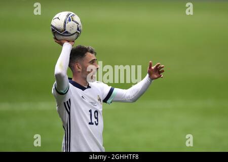 Michael Smith dell'Irlanda del Nord si prepara a lanciarsi nella partita di qualificazione della Coppa del mondo FIFA allo Stadio Ennio Tardini di Parma. Data foto: 25 marzo 2021. Il credito d'immagine dovrebbe essere: Jonathan Moscrop/Sportimage via PA Images Foto Stock