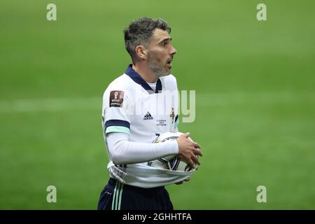 Michael Smith dell'Irlanda del Nord si prepara a lanciarsi nella partita di qualificazione della Coppa del mondo FIFA allo Stadio Ennio Tardini di Parma. Data foto: 25 marzo 2021. Il credito d'immagine dovrebbe essere: Jonathan Moscrop/Sportimage via PA Images Foto Stock