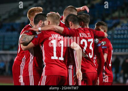 Roland Sallai d'Ungheria festeggia con i compagni di squadra dopo aver segnato al fianco un 2-0 di vantaggio durante la partita di qualificazione della Coppa del mondo FIFA allo stadio San Marino di Serravalle. Data foto: 28 marzo 2021. Il credito d'immagine dovrebbe essere: Jonathan Moscrop/Sportimage via PA Images Foto Stock