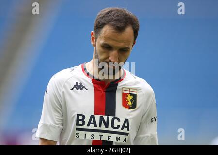 Milano, 18 aprile 2021. Milano Badelj del CFC di Genova durante la serie A a a Giuseppe Meazza, Milano. Il credito d'immagine dovrebbe essere: Jonathan Moscrop / Sportimage via PA Images Foto Stock