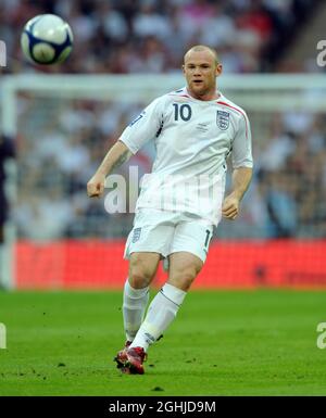 Wayne Rooney in azione in Inghilterra contro Kazakhstan World Cup 2010 Qualifier Group 6 match. Foto Stock