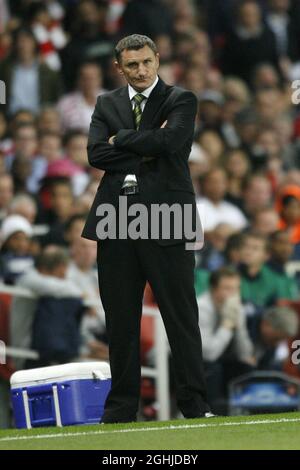 Il Tony Mowbray di Celtic è sconcertato dopo l'assegnazione di una penalità dubbia durante la UEFA Champions League Qualifiche tra Arsenal e Celtic. Foto Stock