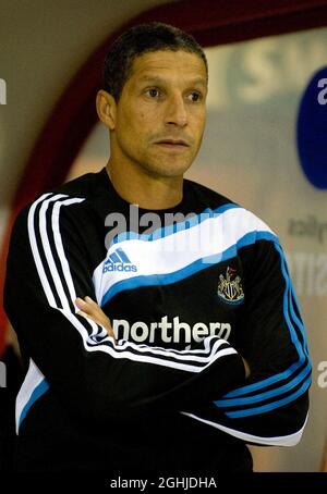 Newcastle United si trova in qualità di direttore Chris Hughton durante la partita del campionato Coca Cola tra Blackpool e il Newcastle United a Londra. Foto Stock