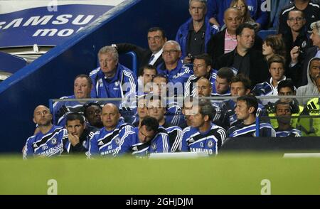 La panchina di Chelsea, tra cui John Terry, Michael Essien, Ashley Cole e Frank Lampard, guarda i lavori durante la partita della Carling Cup tra Chelsea e QPR a Stamford Bridge. Foto Stock