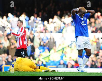 Louis Saha di Everton ha abbattuto dopo aver perso un'occasione dell'ultimo minuto per vincere la partita durante la Barclays Premier League tra Everton e Stoke City al Goodison Park di Liverpool. Foto Stock