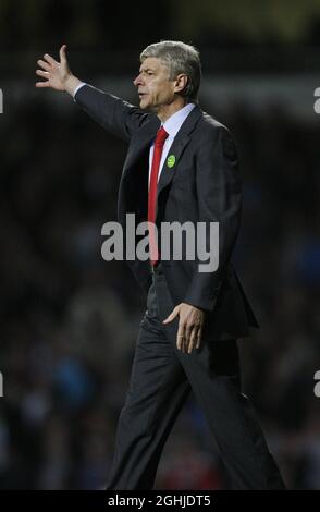 Arsenal's Arsene Wenger è in preda alla sete durante la partita della Barclays Premier League tra West Ham United e Arsenal a Upton Park, Londra. Foto Stock