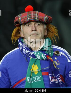 Un fan francese si aspetta durante la partita di qualificazione della Coppa del mondo FIFA 2010 tra Repubblica d'Irlanda e Francia allo stadio Croke Park di Dublino, Irlanda. Foto Stock