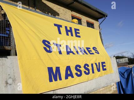 Una bandiera di colorazione durante EON fa Cup 2a partita rotonda tra Staines Town e Millwall in Staines. Foto Stock