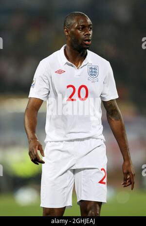 Ledley King d'Inghilterra in azione durante la Coppa del mondo FIFA 2010, partita di gruppo C tra Inghilterra e USA al Royal Bafokeng Stadium di Rustenburg, Sudafrica. Foto Stock