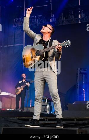 Brad Shultz of Cage l'elefante si esibisce il 3° giorno del 2021 BottleRock Napa Valley Music Festival al Napa Valley Expo il 5 settembre 2021 a Napa, California. Foto di Chris Tuite/imageSPACE/MediaPunch Foto Stock