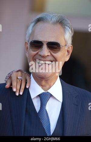 Andrea Bocelli partecipa alla Premiere la Caja nell'ambito del 78° Festival Internazionale del Cinema di Venezia, il 06 settembre 2021. Foto di Paolo Cotello/imageSPACE/MediaPunch Foto Stock