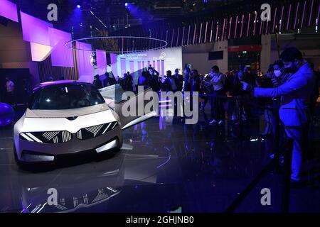 Monaco di Baviera, Germania. 6 settembre 2021. Una BMW i Vision circolare concept car è in mostra durante la giornata media del salone IAA Mobility a Monaco, in Germania, il 6 settembre 2021. Il costruttore tedesco BMW lunedì ha svelato la BMW i Vision Circular, una concept car costruita con materiali riciclati e sostenibili, ed è riciclabile al 100%. Credit: LU Yang/Xinhua/Alamy Live News Foto Stock