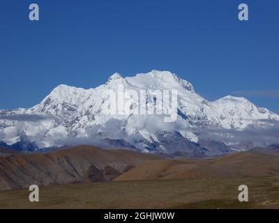 Monte Shishapangma Xixabangma in cinese dalla Cina 318 Highway, regione autonoma del Tibet Foto Stock