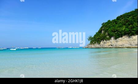 Le acque turchesi a Boracay, nelle Filippine. Foto Stock