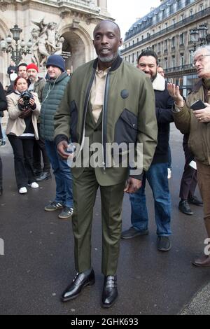 Foto di archivio datata 17 gennaio 2020 di Michael K. Williams in arrivo a Berluti show durante Menswear autunno/inverno 2020-2021 a Parigi, Francia. L'attore americano Michael K Williams, più noto per aver interpretato la serie teatrale HBO The Wire, è stato trovato morto nel suo appartamento a New York. Aveva 54 anni. I media DEGLI STATI UNITI citano le fonti di applicazione della legge come dicendo che è morto da un sospetto sovradosaggio di droga. Questo non è stato confermato ufficialmente. Foto di Nasser Berzane/ABACAPRESS.COM Foto Stock