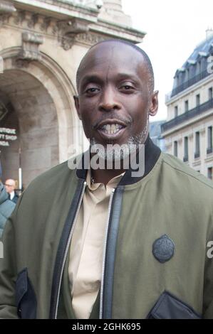 Foto di archivio datata 17 gennaio 2020 di Michael K. Williams in arrivo a Berluti show durante Menswear autunno/inverno 2020-2021 a Parigi, Francia. L'attore americano Michael K Williams, più noto per aver interpretato la serie teatrale HBO The Wire, è stato trovato morto nel suo appartamento a New York. Aveva 54 anni. I media DEGLI STATI UNITI citano le fonti di applicazione della legge come dicendo che è morto da un sospetto sovradosaggio di droga. Questo non è stato confermato ufficialmente. Foto di Nasser Berzane/ABACAPRESS.COM Foto Stock