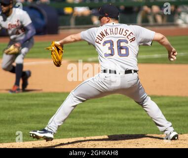 Pittsburgh, Stati Uniti. 06 settembre 2021. Il lanciatore di sollievo Detroit Tigers Kyle Funkhouser (36) lancia il settimo inning e permette alle corse di far segnare contro i Pittsburgh Pirates al PNC Park domenica 6 settembre 2021 a Pittsburgh. Foto di Archie Carpenter/UPI Credit: UPI/Alamy Live News Foto Stock