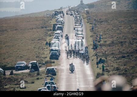 06/09/2021 il Tour della campana AJ della Gran Bretagna 2021. Fase 2 da Sherford a Exeter. Il Peloton attraversa Dartmoor. Foto di Simon Gill. Foto Stock