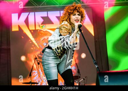 Kiesa Rae Ellestad, nota come Kiesza, si esibisce durante il festival Together Again YEG al Northlands Exhibition Grounds di Edmonton. Foto Stock