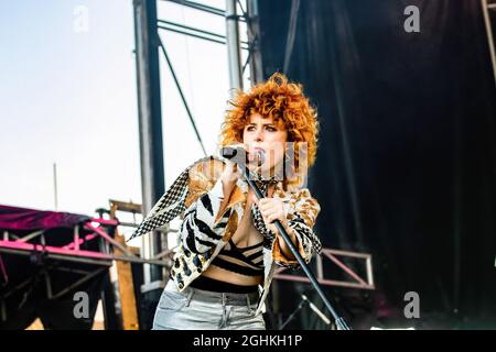 Kiesa Rae Ellestad, nota come Kiesza, si esibisce durante il festival Together Again YEG al Northlands Exhibition Grounds di Edmonton. Foto Stock